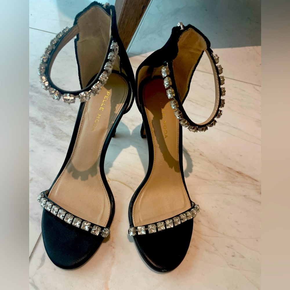 Pelle Moda Rhinestone Velvet Open Toe Heels Size 6.5